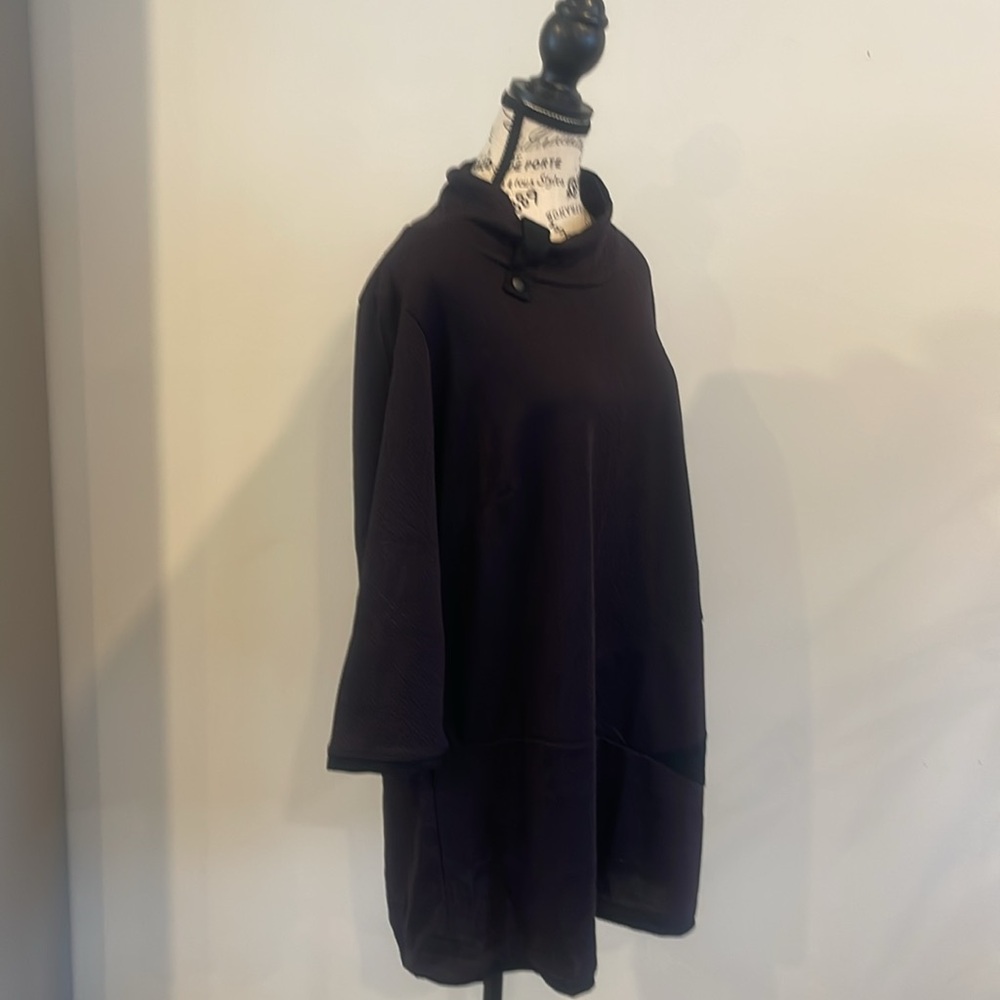 Chic Black and Aubergine Tunic Top - Picture 3 of 4